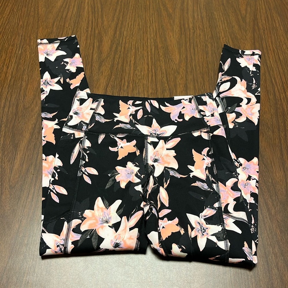 Victoria’s Secret essential legging, size 4, NWT
